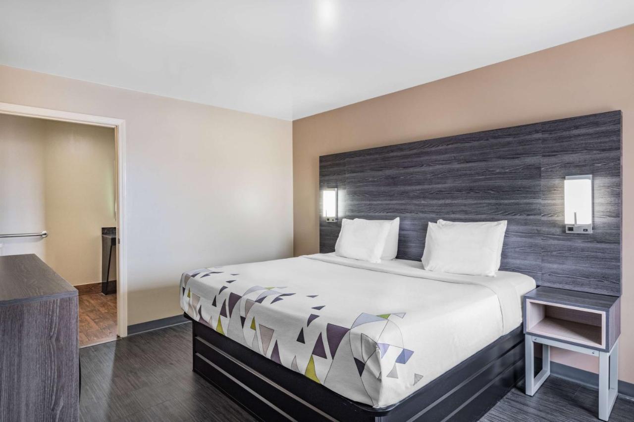 Baymont By Wyndham Commerce Ga Near Tanger Outlets Mall Exteriör bild