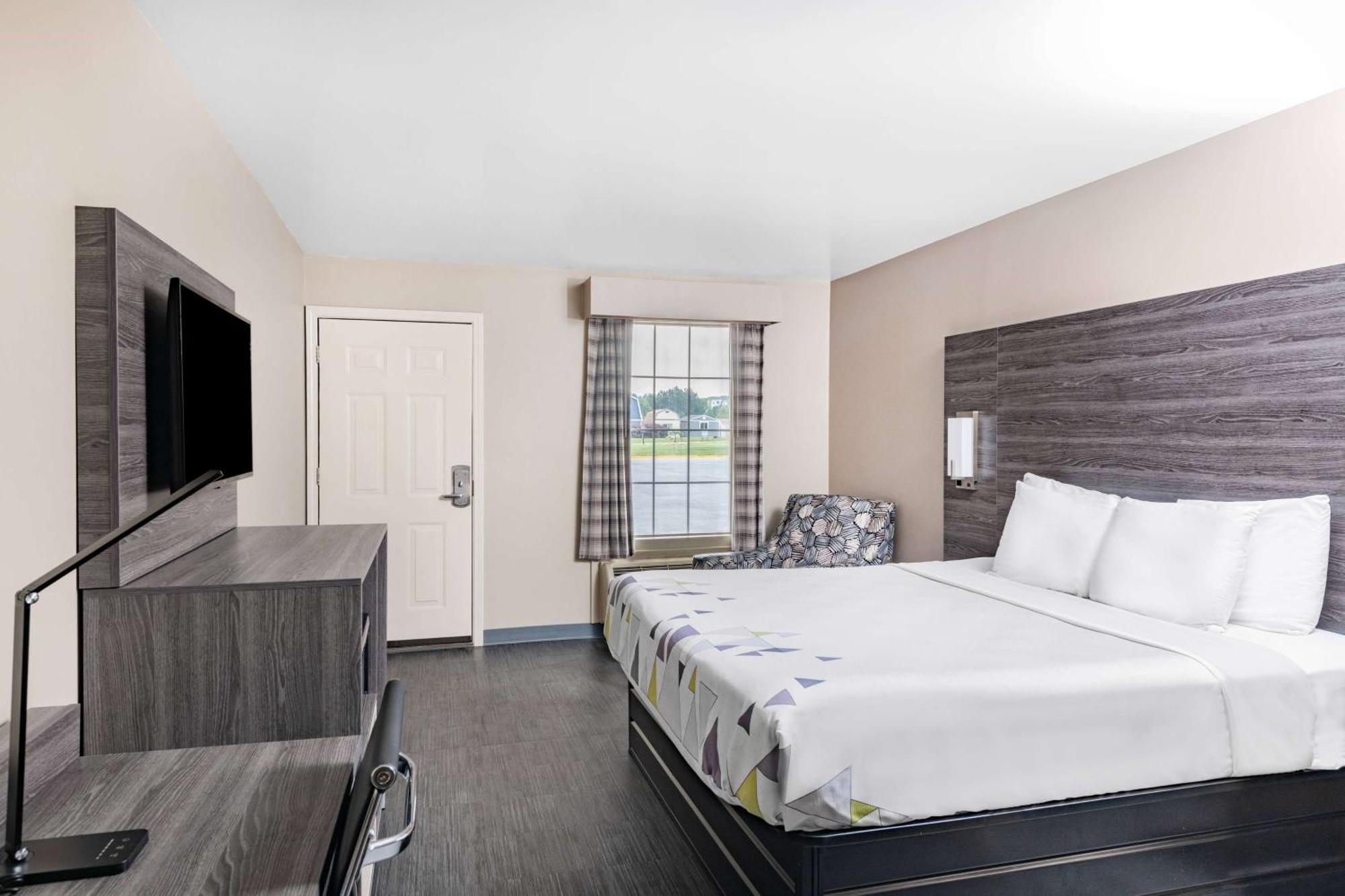 Baymont By Wyndham Commerce Ga Near Tanger Outlets Mall Exteriör bild