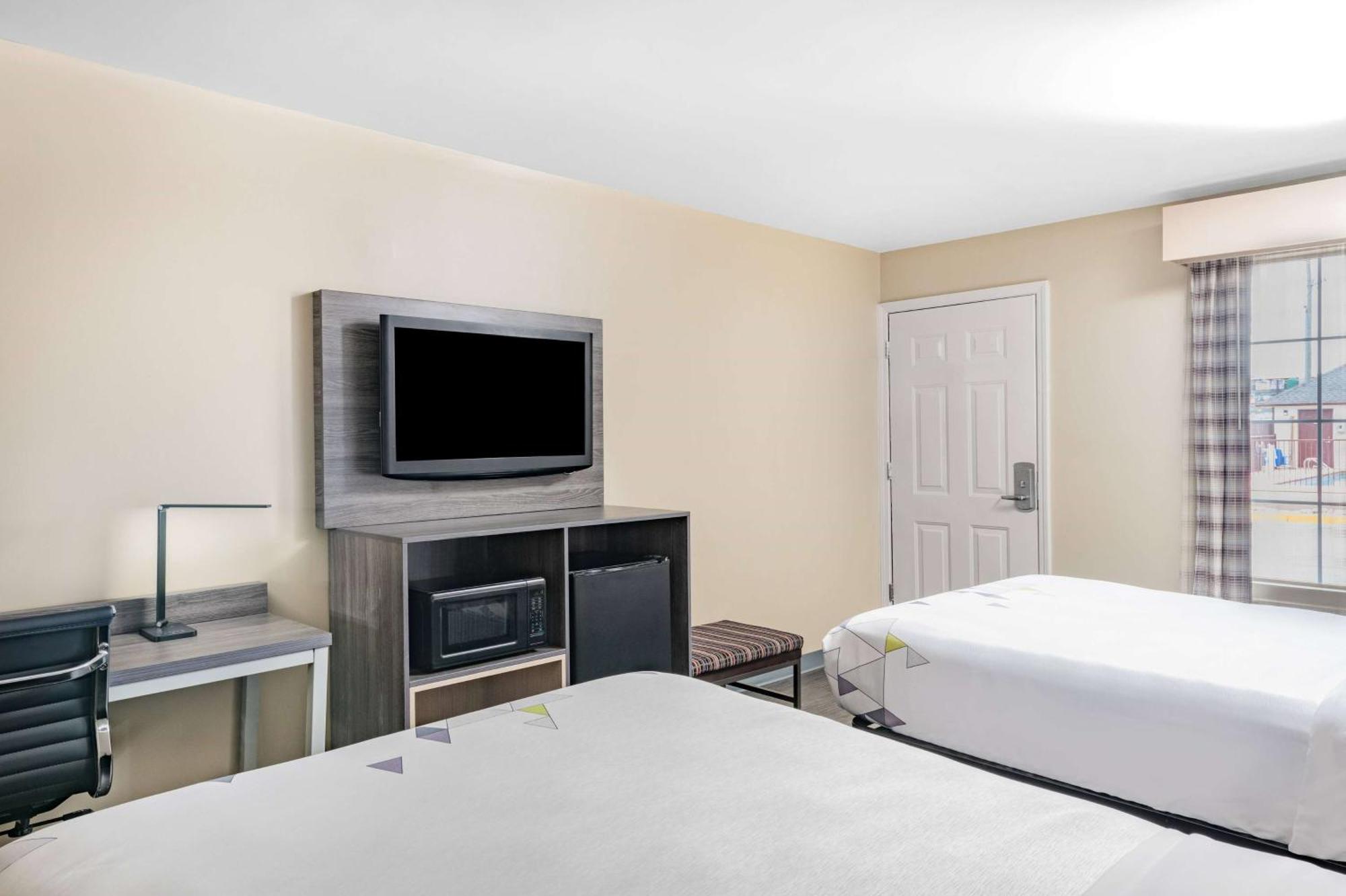Baymont By Wyndham Commerce Ga Near Tanger Outlets Mall Exteriör bild