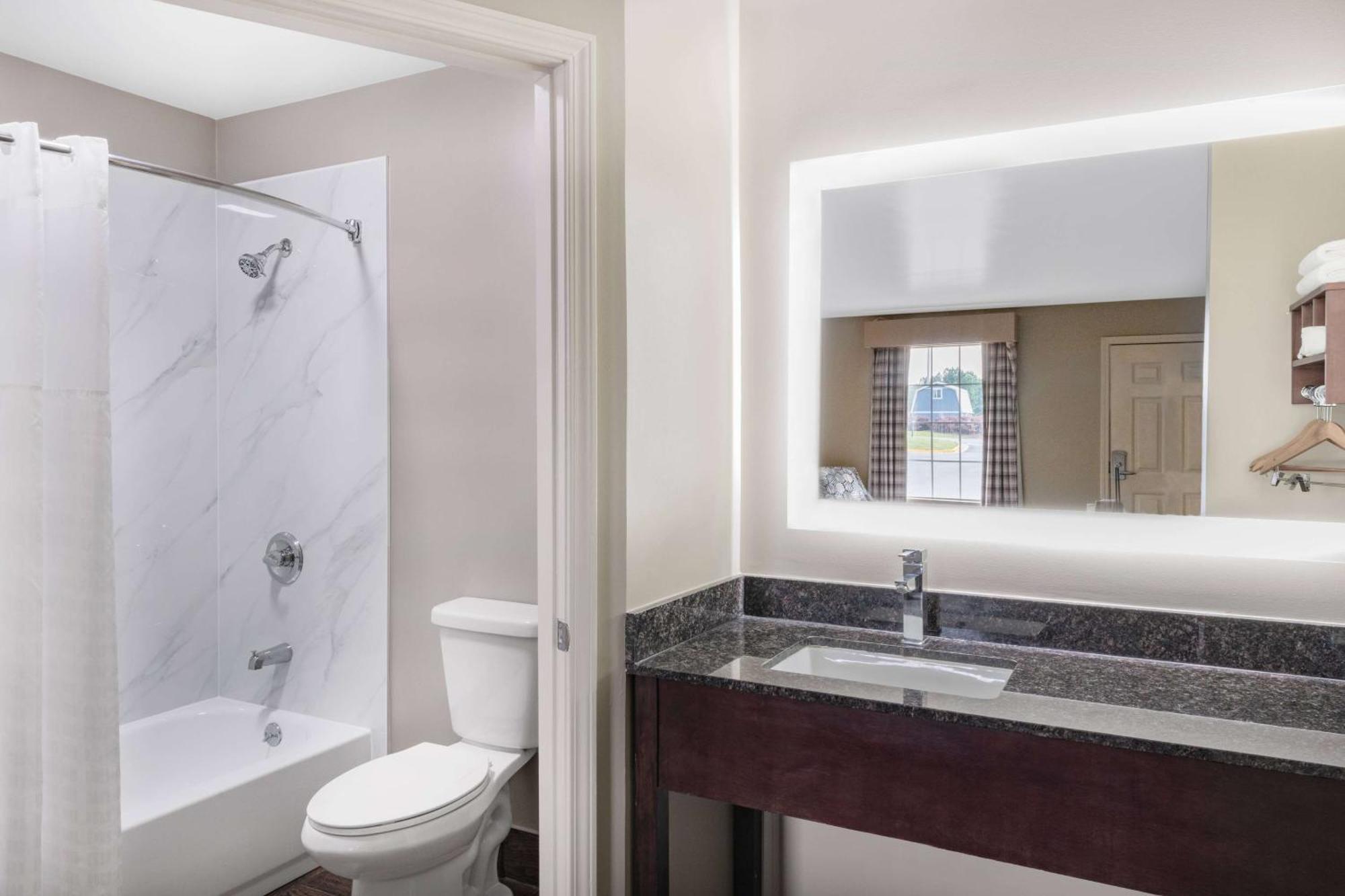 Baymont By Wyndham Commerce Ga Near Tanger Outlets Mall Exteriör bild
