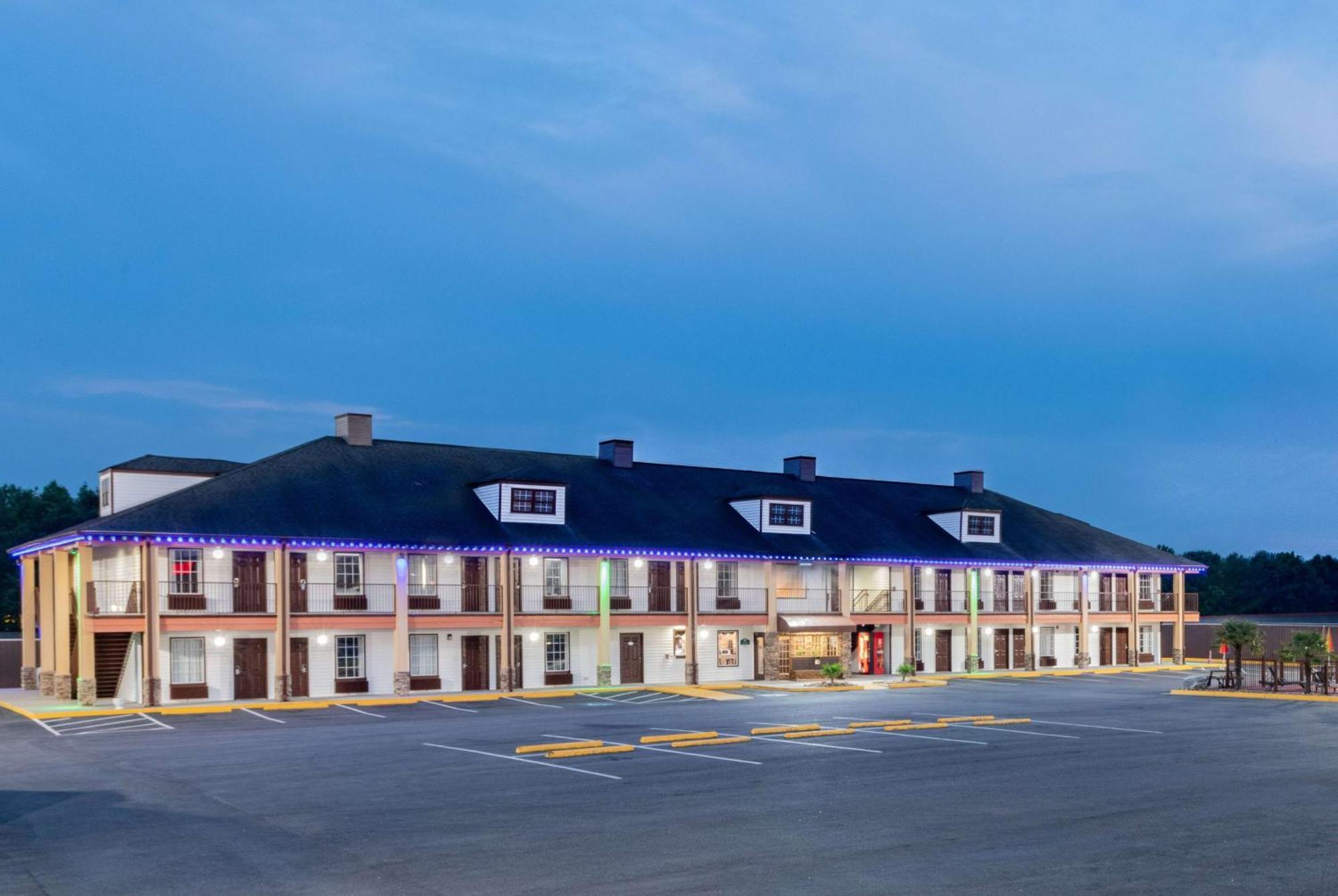 Baymont By Wyndham Commerce Ga Near Tanger Outlets Mall Exteriör bild