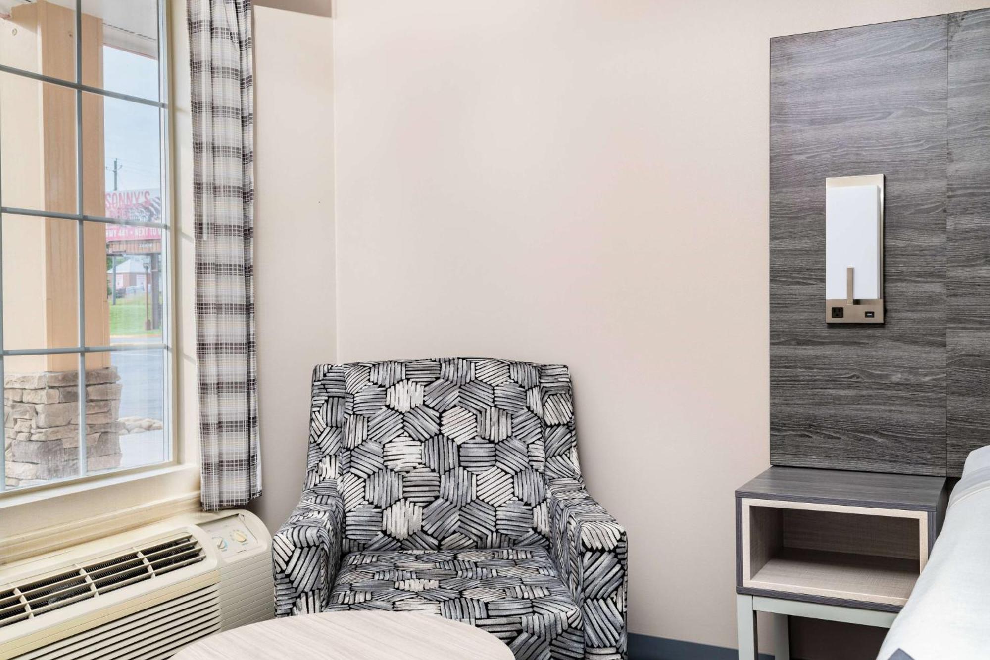 Baymont By Wyndham Commerce Ga Near Tanger Outlets Mall Exteriör bild