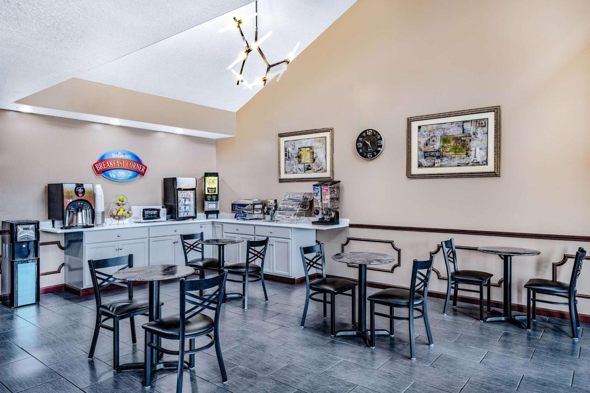 Baymont By Wyndham Commerce Ga Near Tanger Outlets Mall Exteriör bild