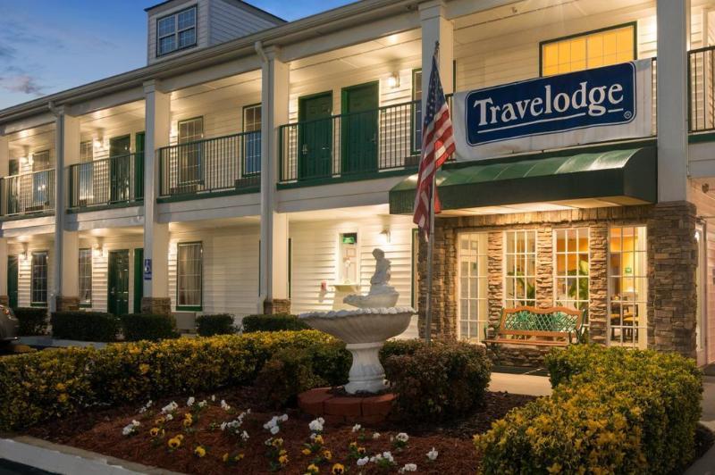 Baymont By Wyndham Commerce Ga Near Tanger Outlets Mall Exteriör bild