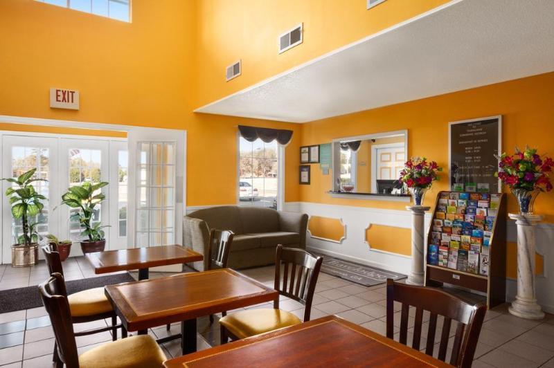 Baymont By Wyndham Commerce Ga Near Tanger Outlets Mall Exteriör bild